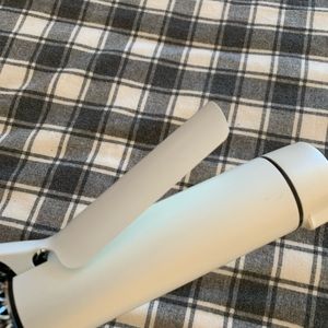 L’ange large curling wand.